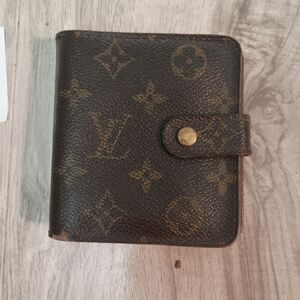 LOUIS VUITTON Monogram Compact Zip Wallet